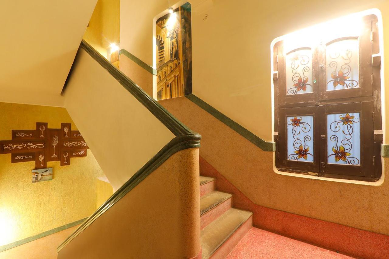 Fabhotel East View Varanasi Esterno foto