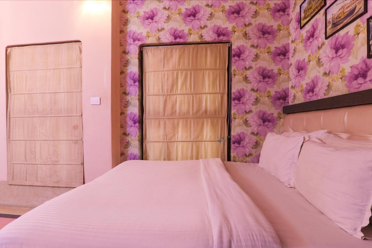 Fabhotel East View Varanasi Esterno foto
